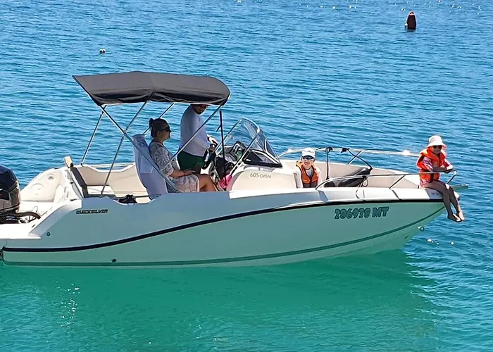 بيت للعطل Holiday Gluscevic كليك