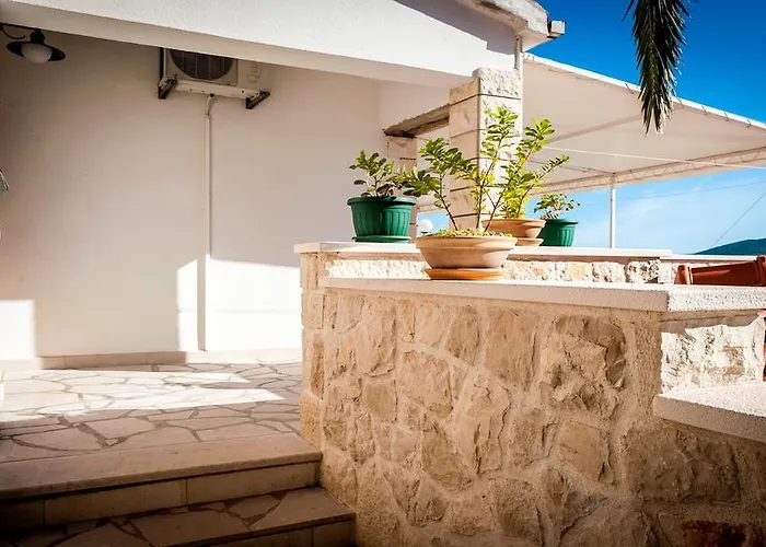 Holiday Gluscevic بيت للعطل