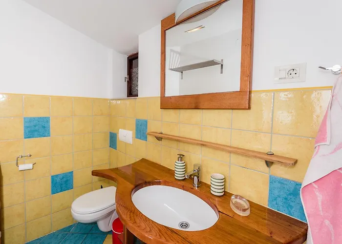 Holiday Gluscevic بيت للعطل *