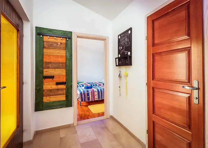 Holiday Gluscevic بيت للعطل