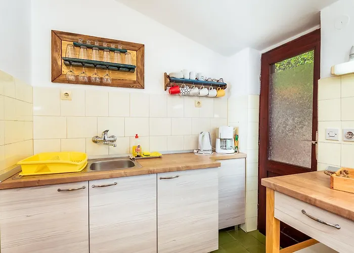 Holiday Gluscevic بيت للعطل